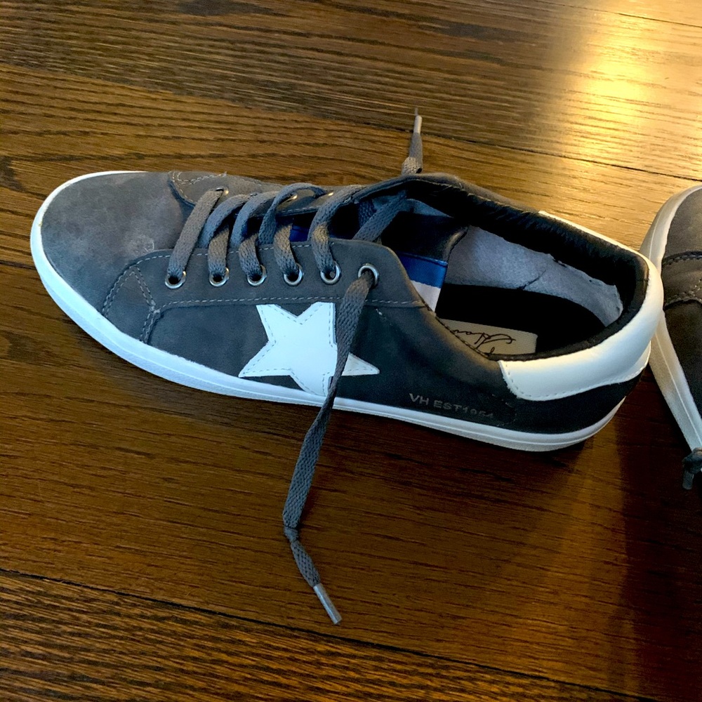 Vintage Havana fashion sneaker.